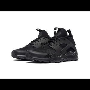 Men’s Nike All Black Huarache Mid Size 13